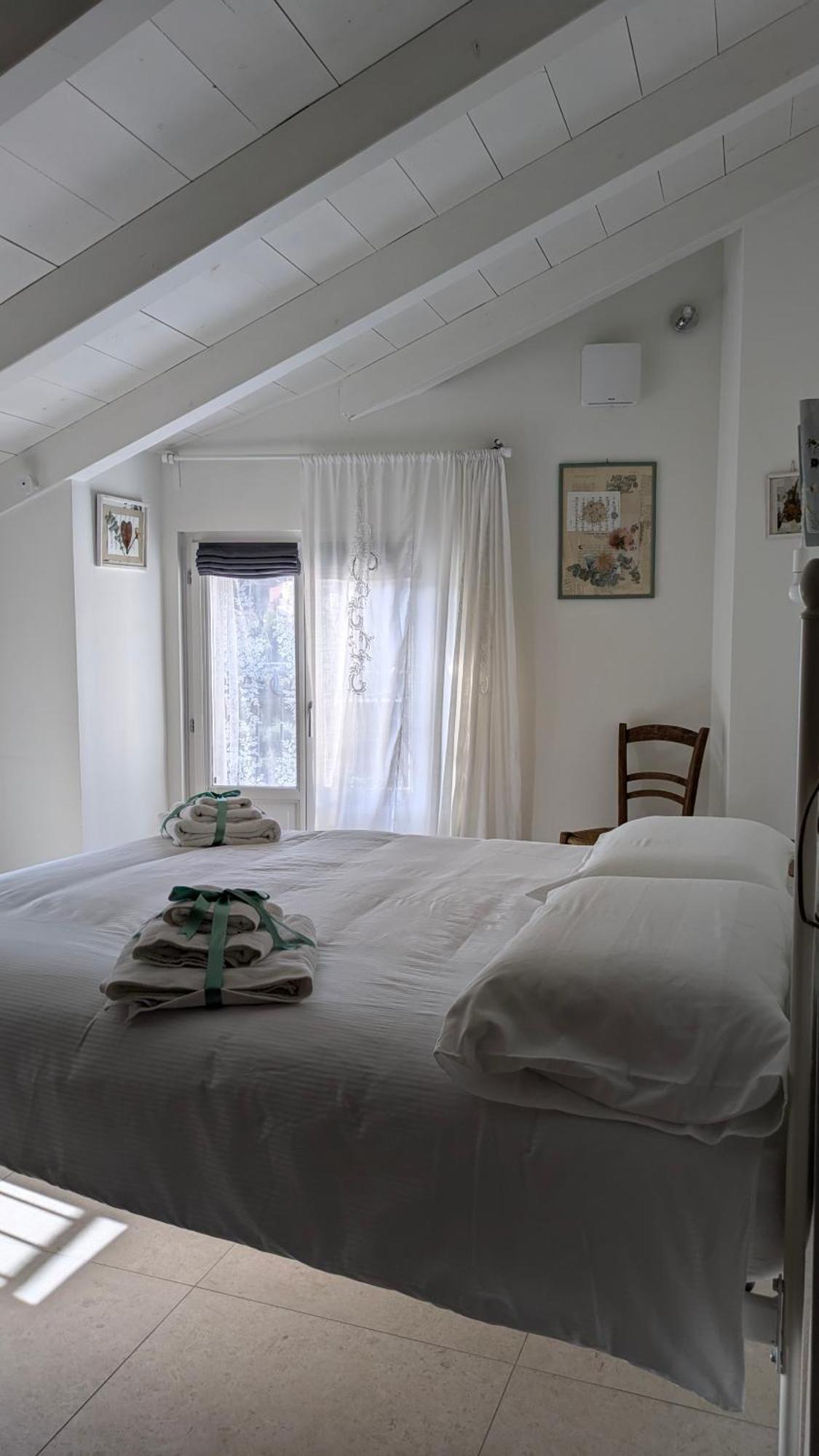 Casa Viola Bed And Breakfast Dimora Di Campagna Calice Ligure Екстер'єр фото